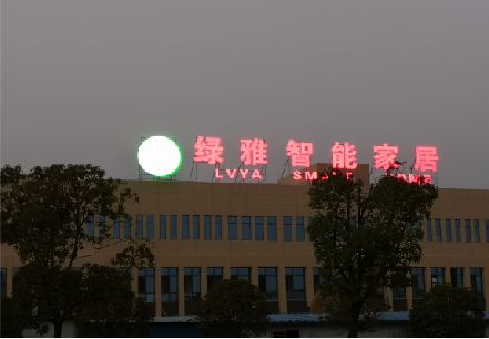 武宣楼顶冲孔发光字是怎么安装的?
