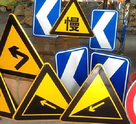 武宣标识标牌中颜色的确定是很重要的。